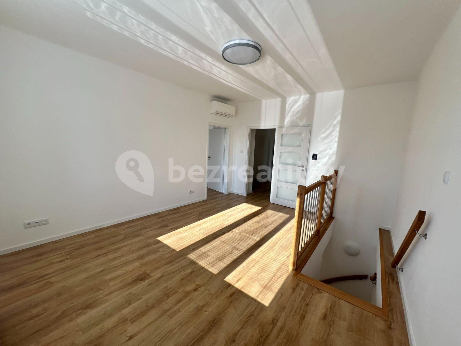 3 bedroom flat to rent, 98 m², Budějovická, Prague, Prague