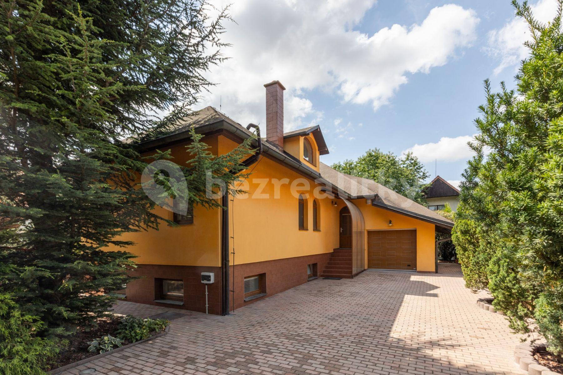 house for sale, 314 m², Sluštice, Středočeský Region