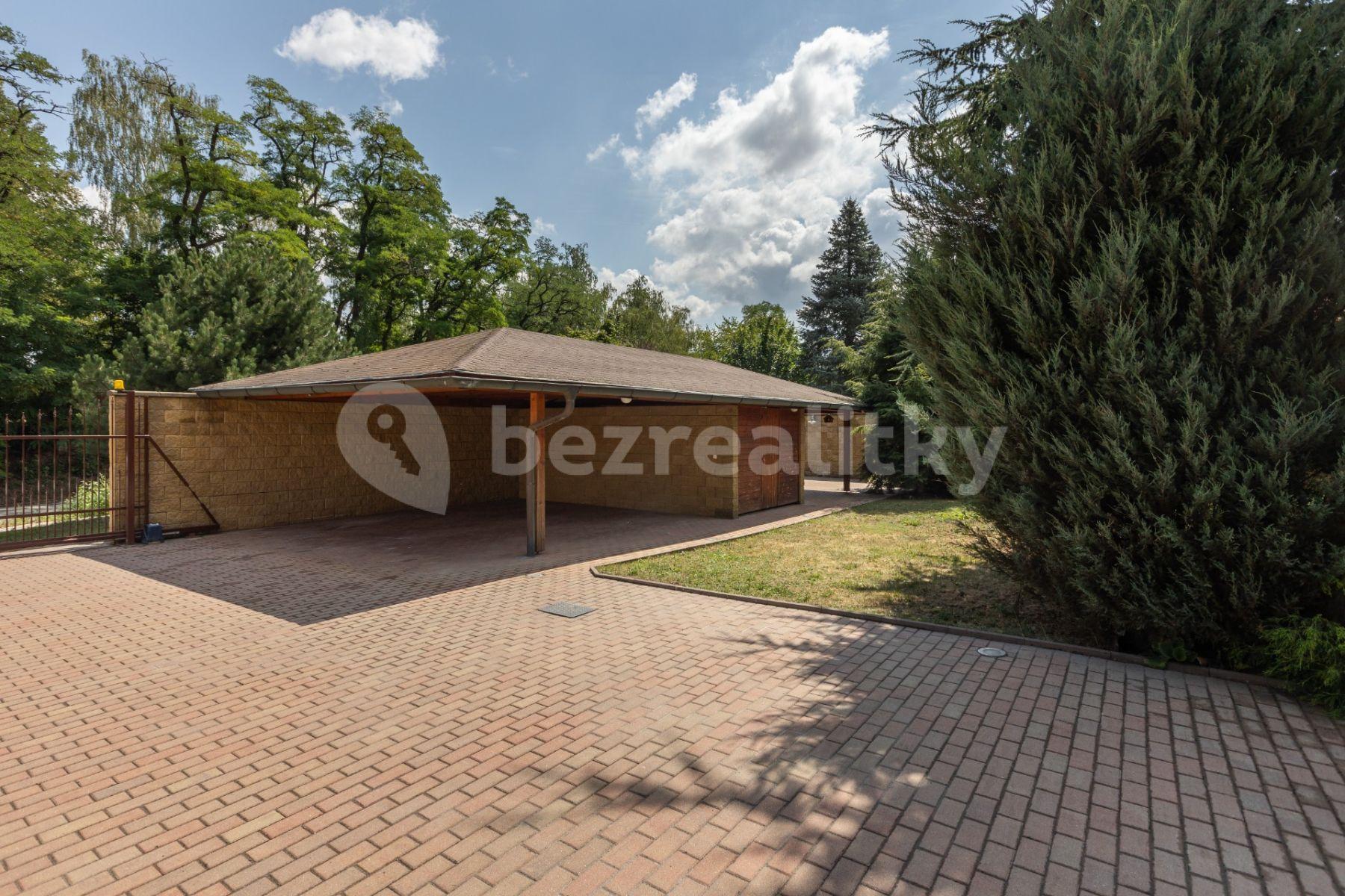 house for sale, 314 m², Sluštice, Středočeský Region