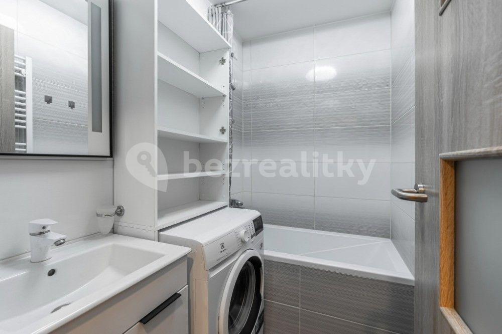 1 bedroom with open-plan kitchen flat to rent, 42 m², sídl. U Cukrovaru, Kralupy nad Vltavou, Středočeský Region