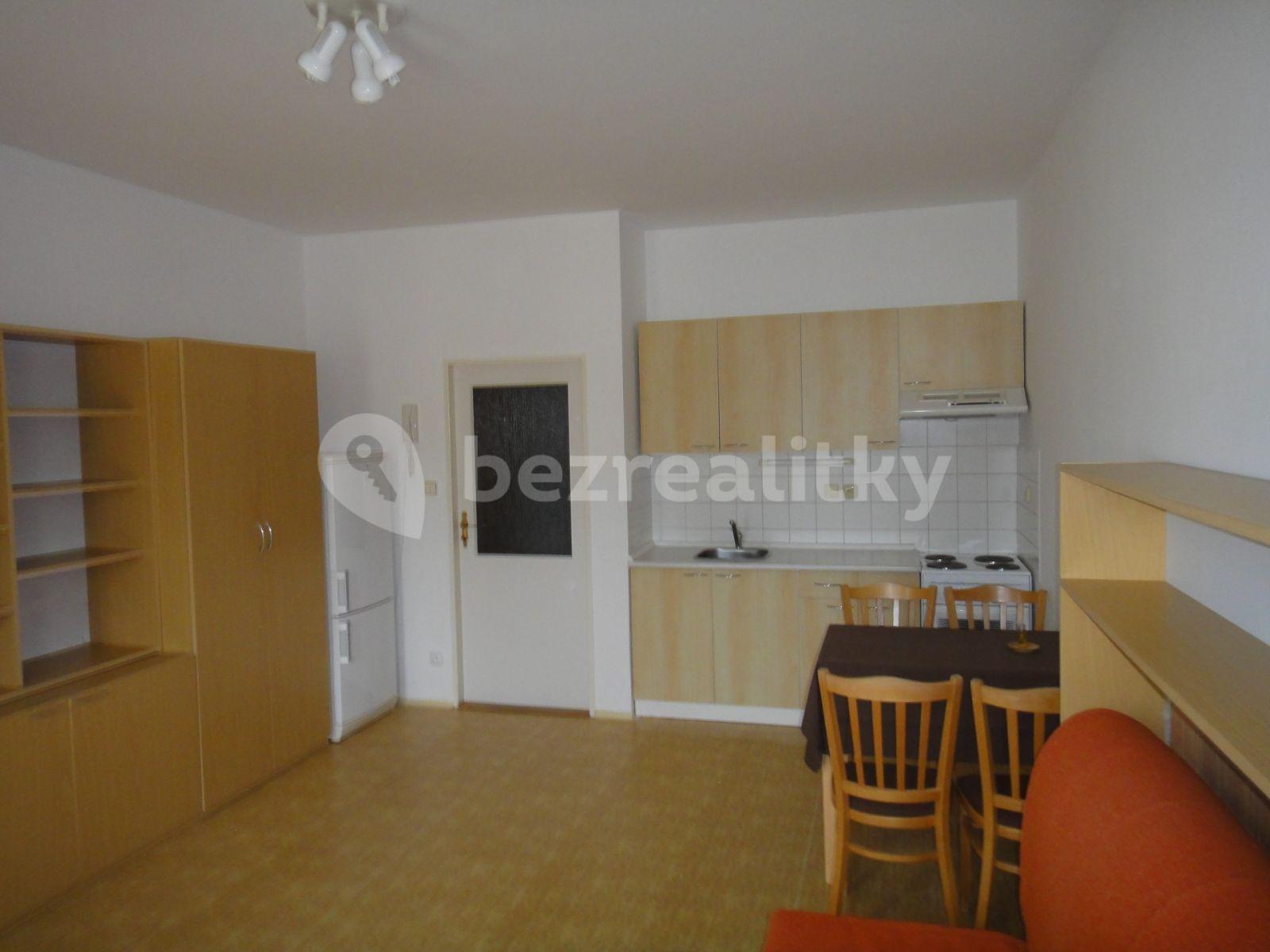 Studio flat to rent, 30 m², Školská, Hostivice, Středočeský Region