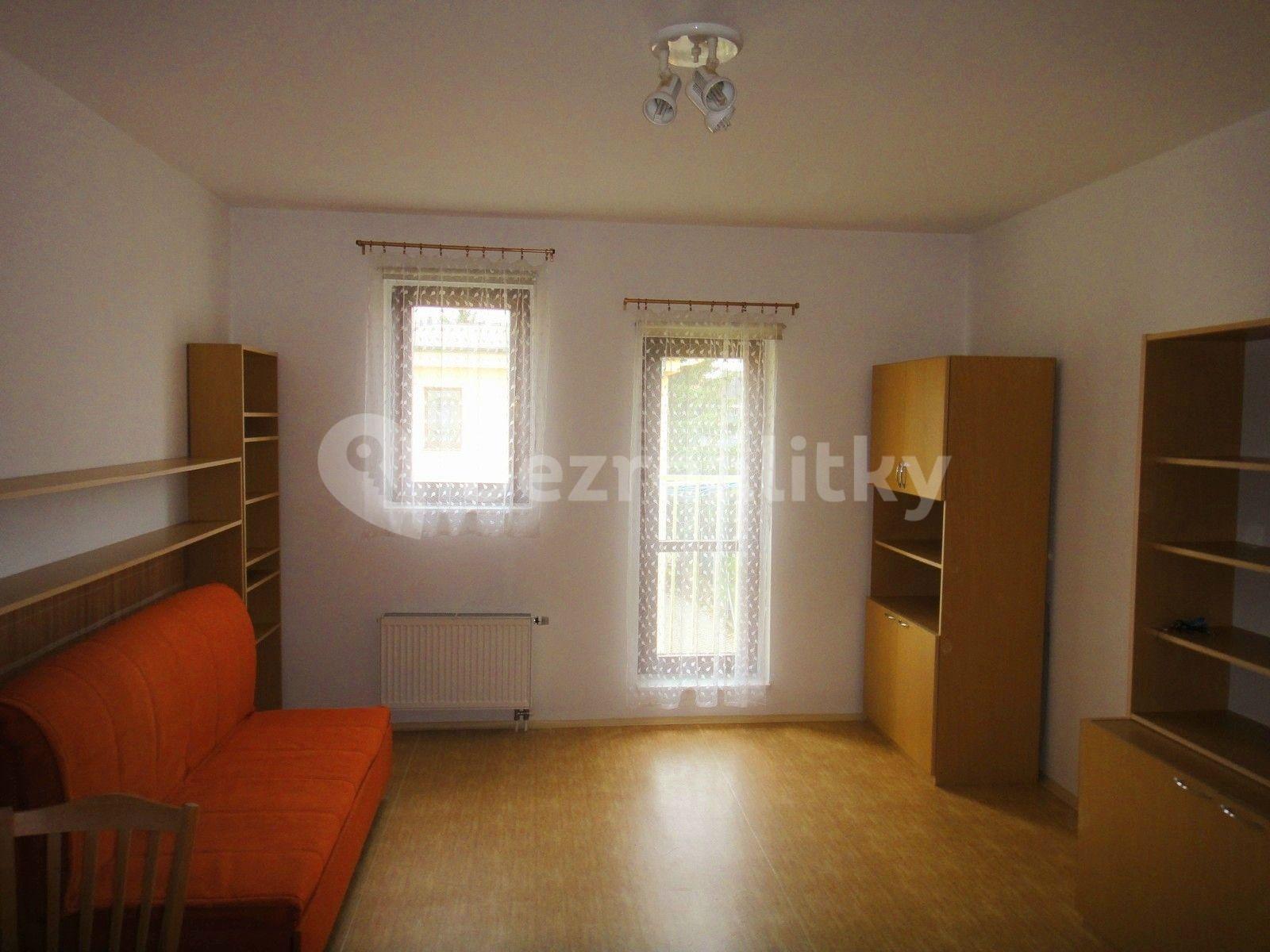 Studio flat to rent, 30 m², Školská, Hostivice, Středočeský Region