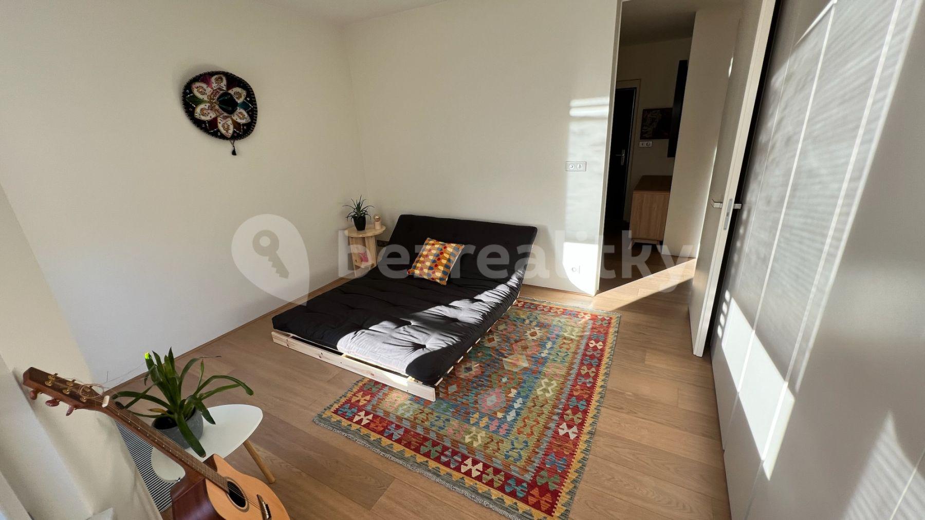 2 bedroom with open-plan kitchen flat to rent, 90 m², Klímova, Prague, Prague