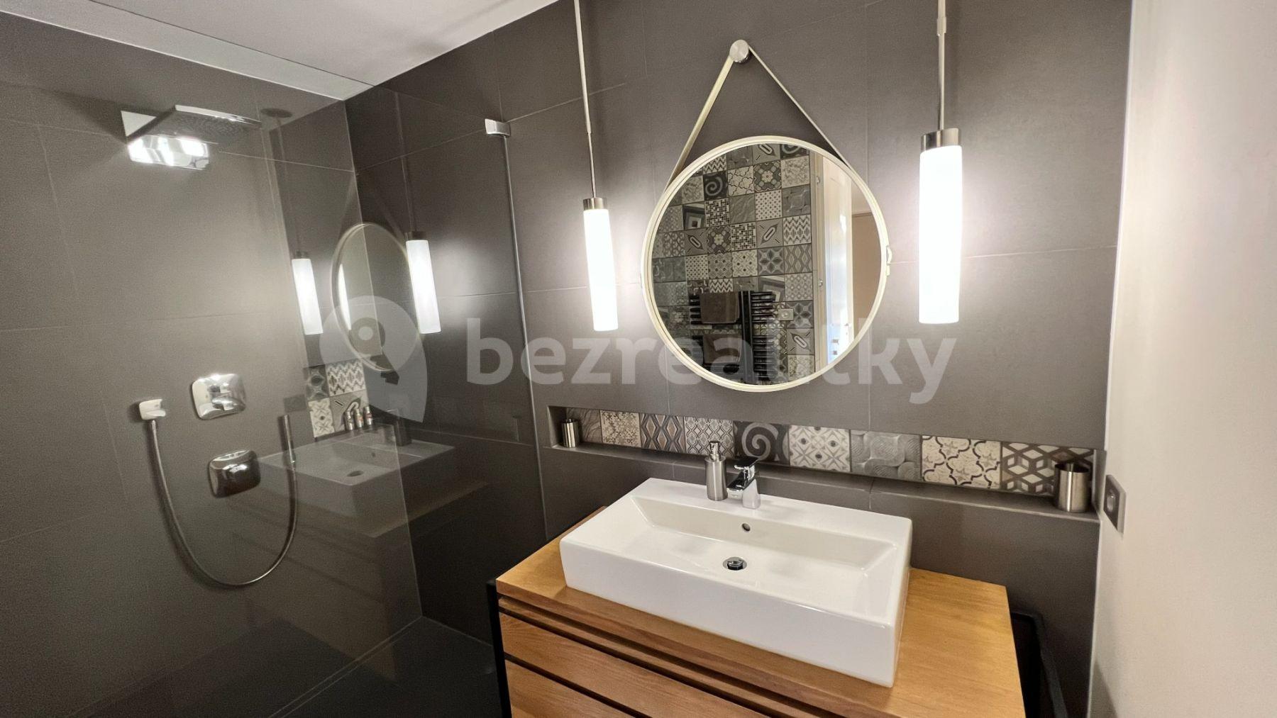 2 bedroom with open-plan kitchen flat to rent, 90 m², Klímova, Prague, Prague