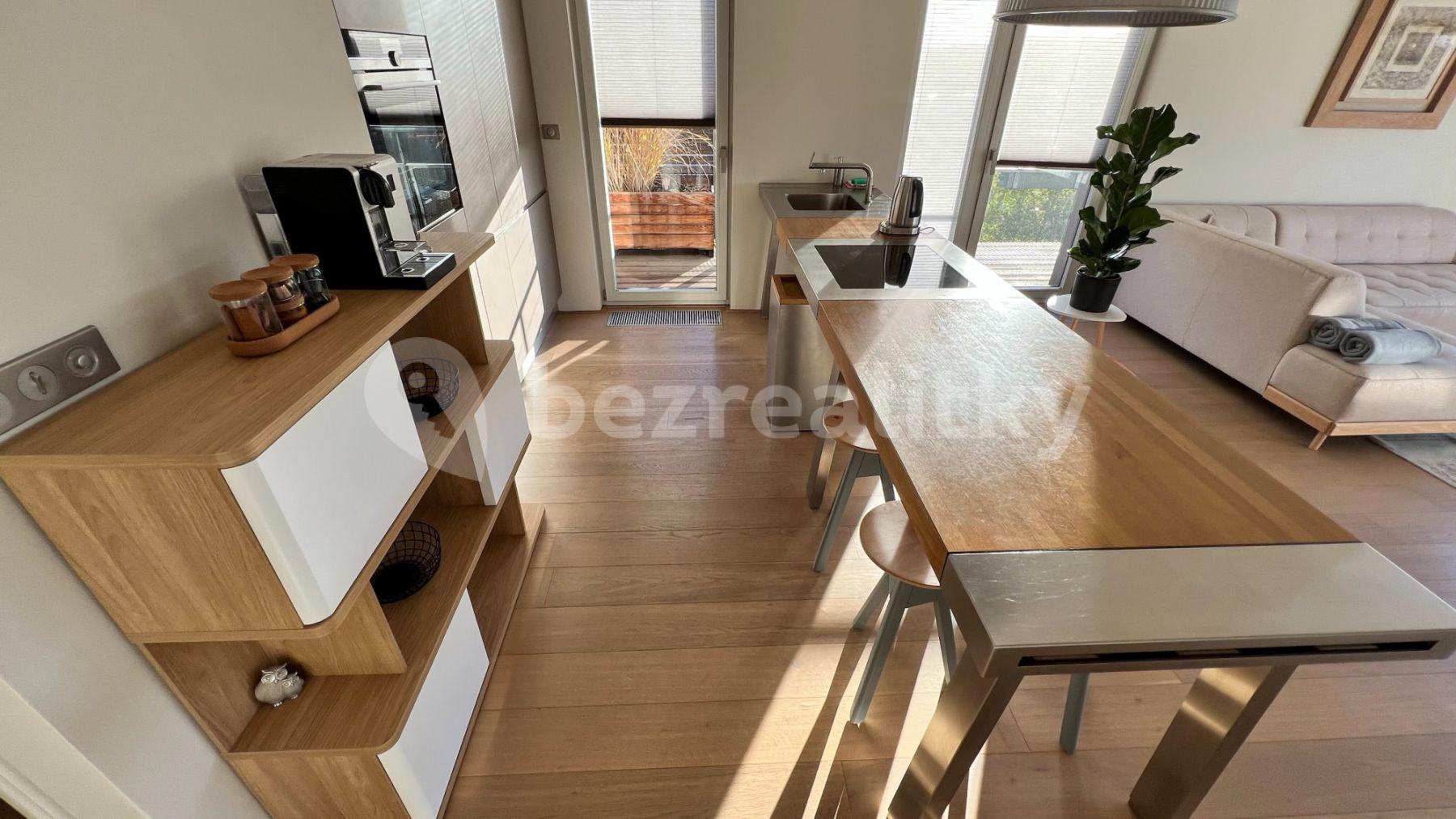 2 bedroom with open-plan kitchen flat to rent, 90 m², Klímova, Prague, Prague