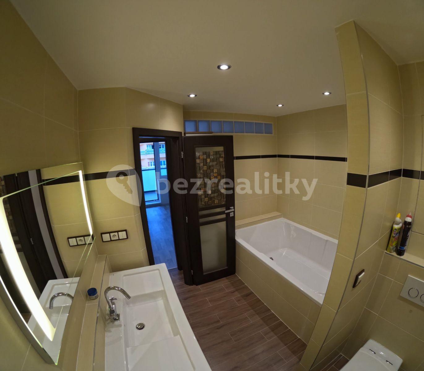 2 bedroom with open-plan kitchen flat to rent, 66 m², Kukelská, Prague, Prague