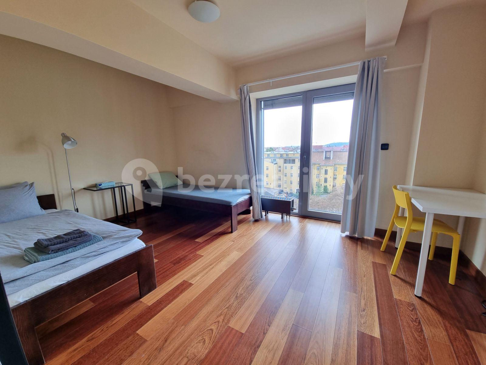 4 bedroom flat to rent, 190 m², Křižíkova a, Prague, Prague