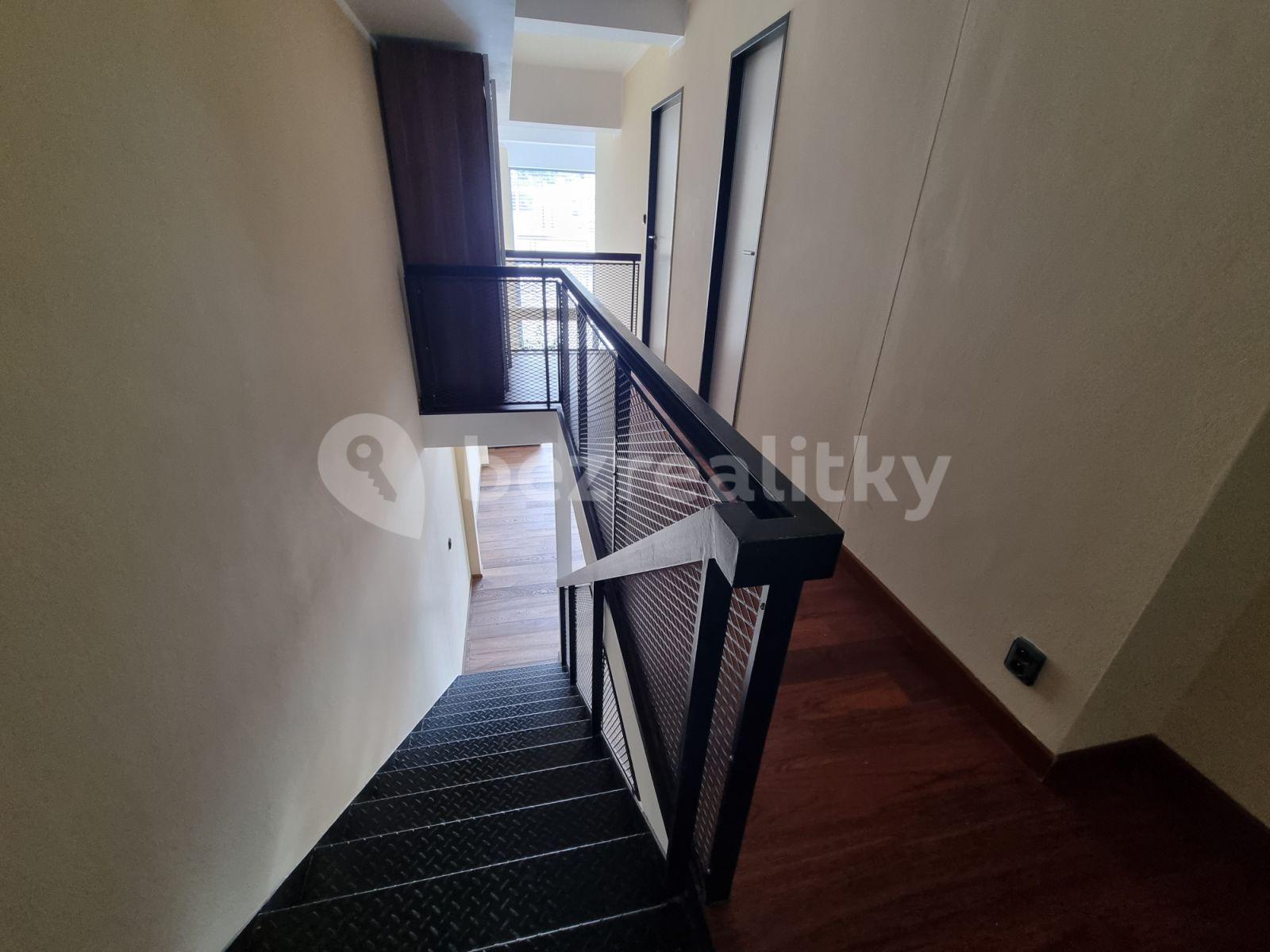 4 bedroom flat to rent, 190 m², Křižíkova a, Prague, Prague