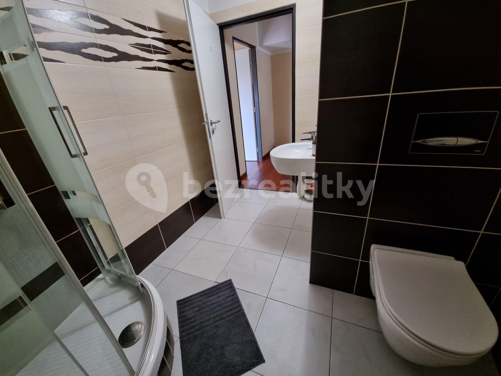 4 bedroom flat to rent, 190 m², Křižíkova a, Prague, Prague