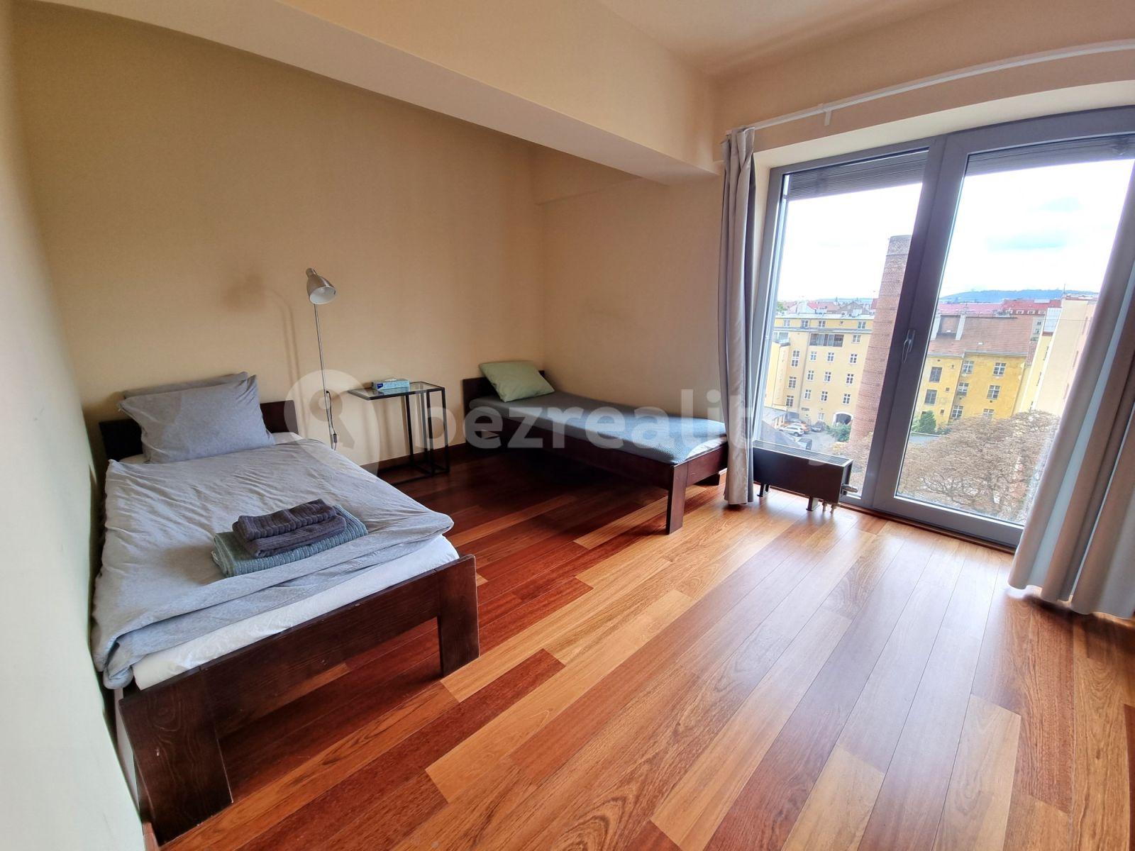 4 bedroom flat to rent, 190 m², Křižíkova a, Prague, Prague