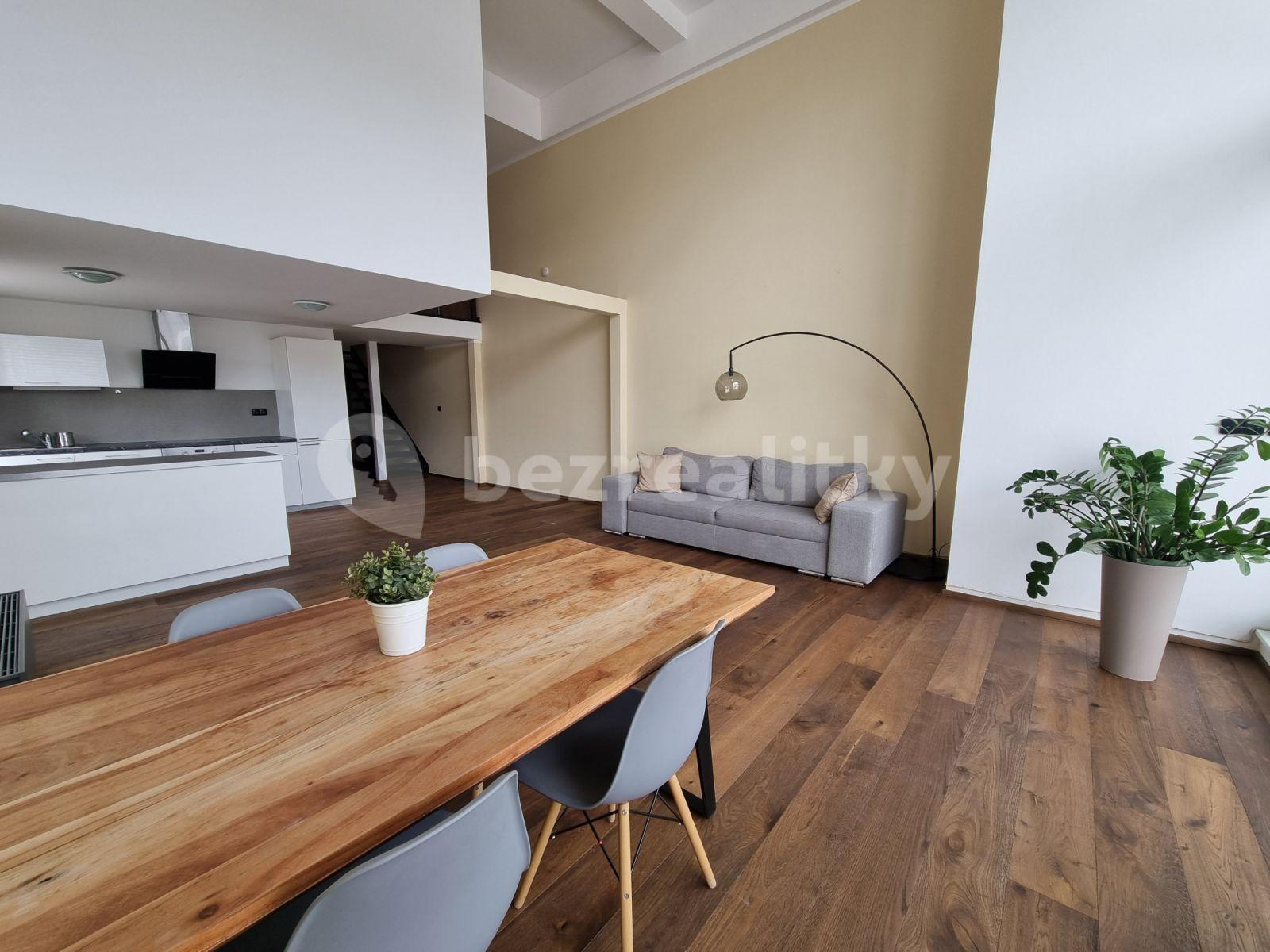 4 bedroom flat to rent, 190 m², Křižíkova a, Prague, Prague