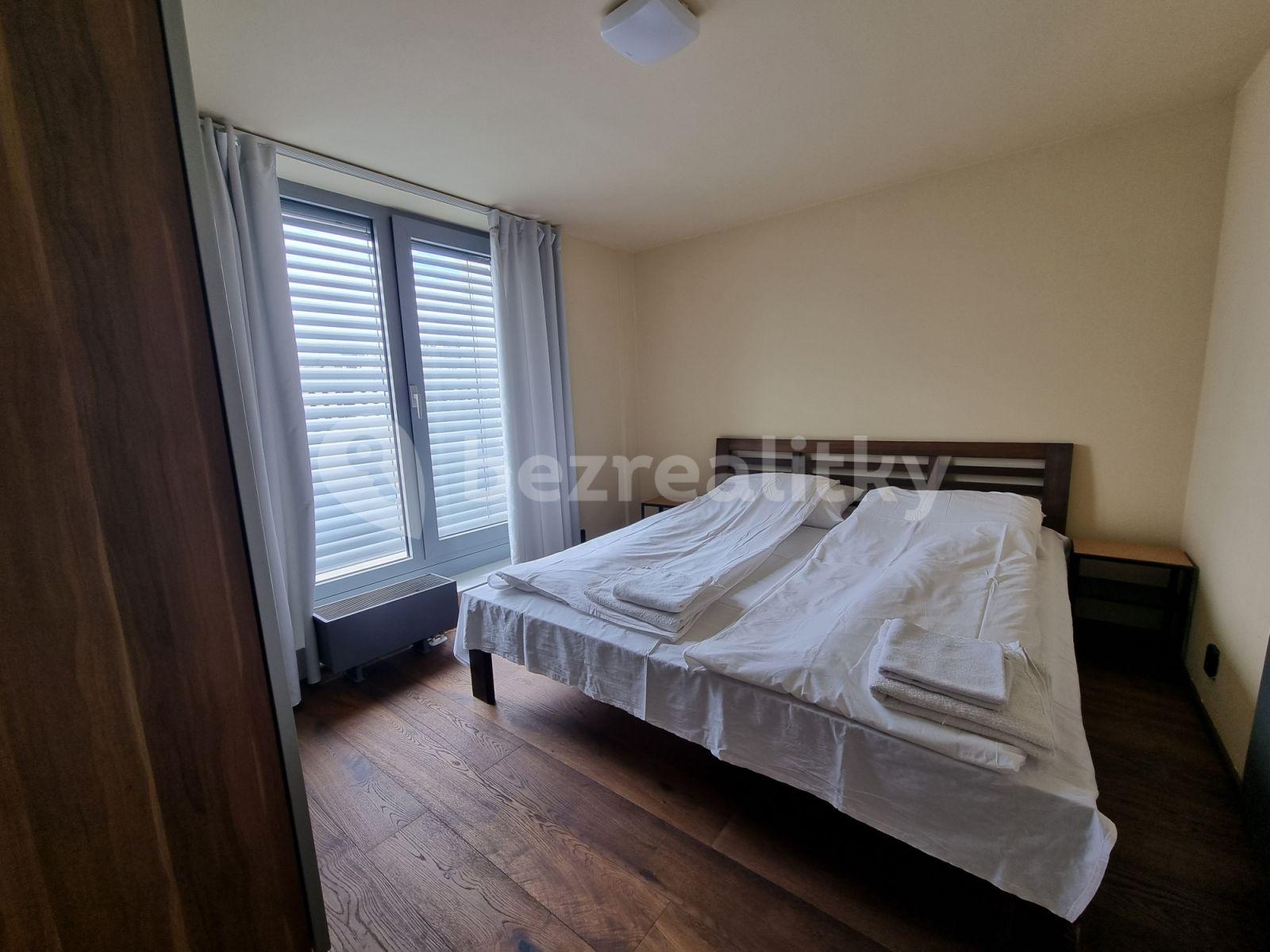 4 bedroom flat to rent, 190 m², Křižíkova a, Prague, Prague