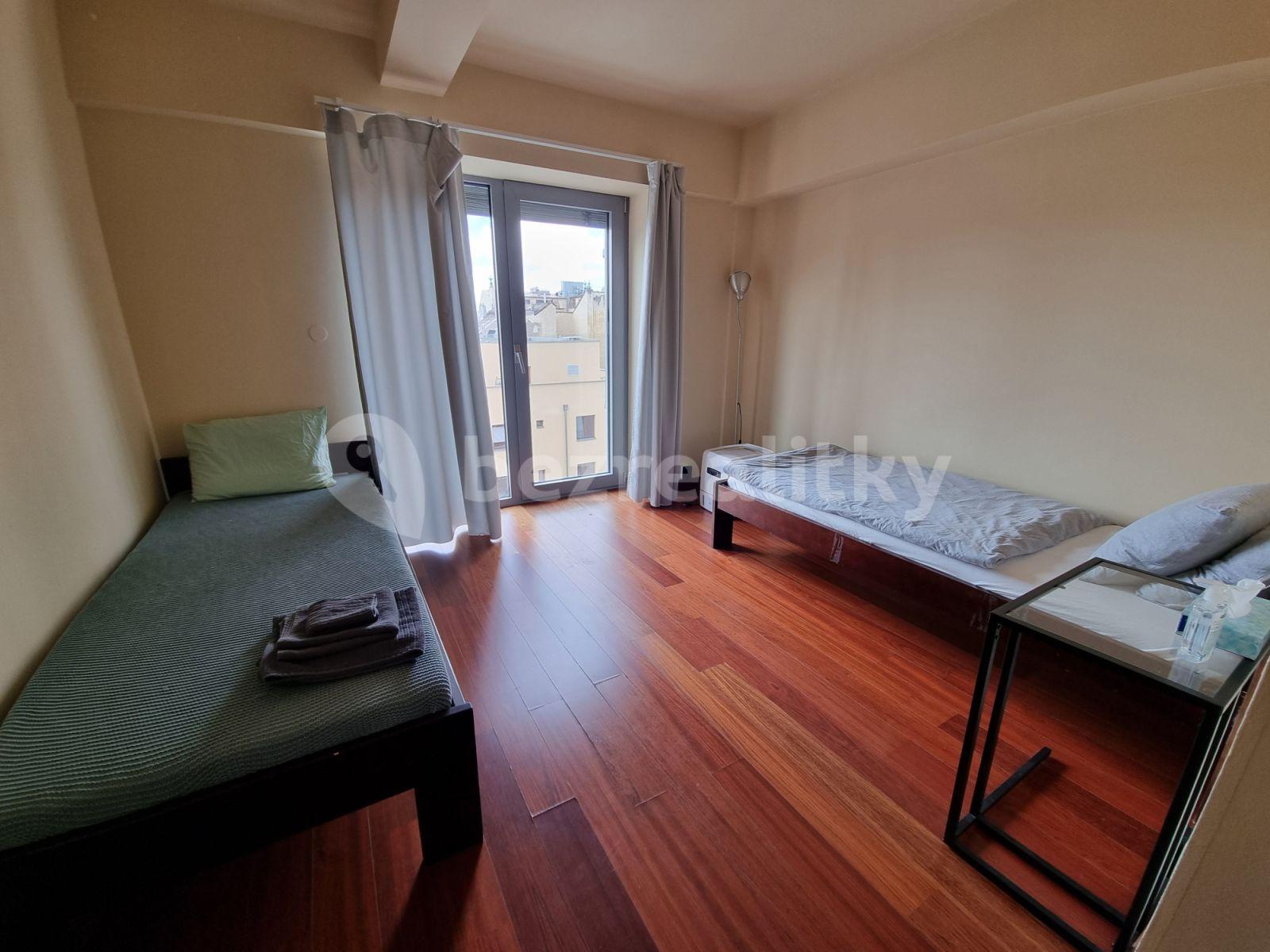 4 bedroom flat to rent, 190 m², Křižíkova a, Prague, Prague