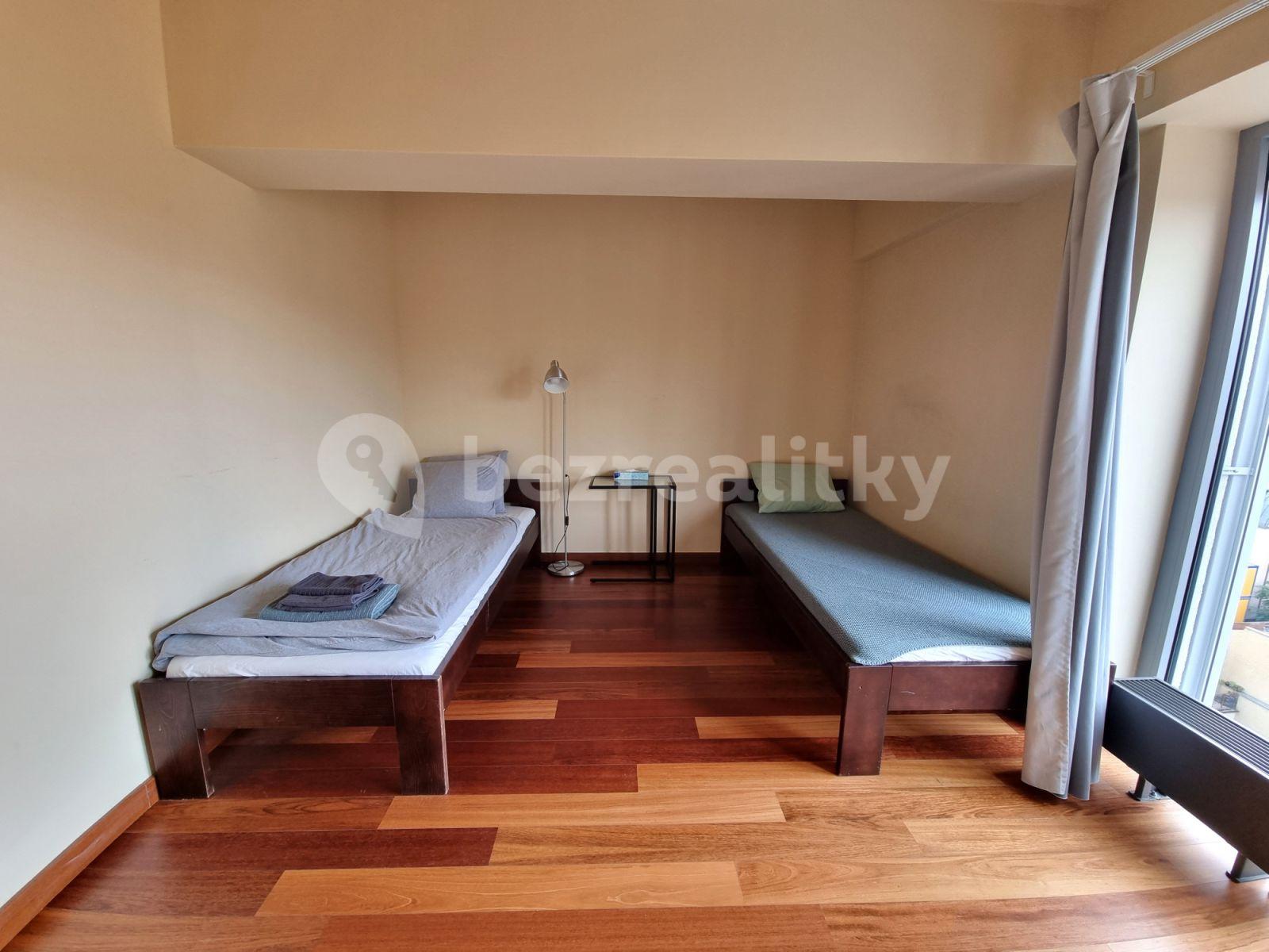 4 bedroom flat to rent, 190 m², Křižíkova a, Prague, Prague