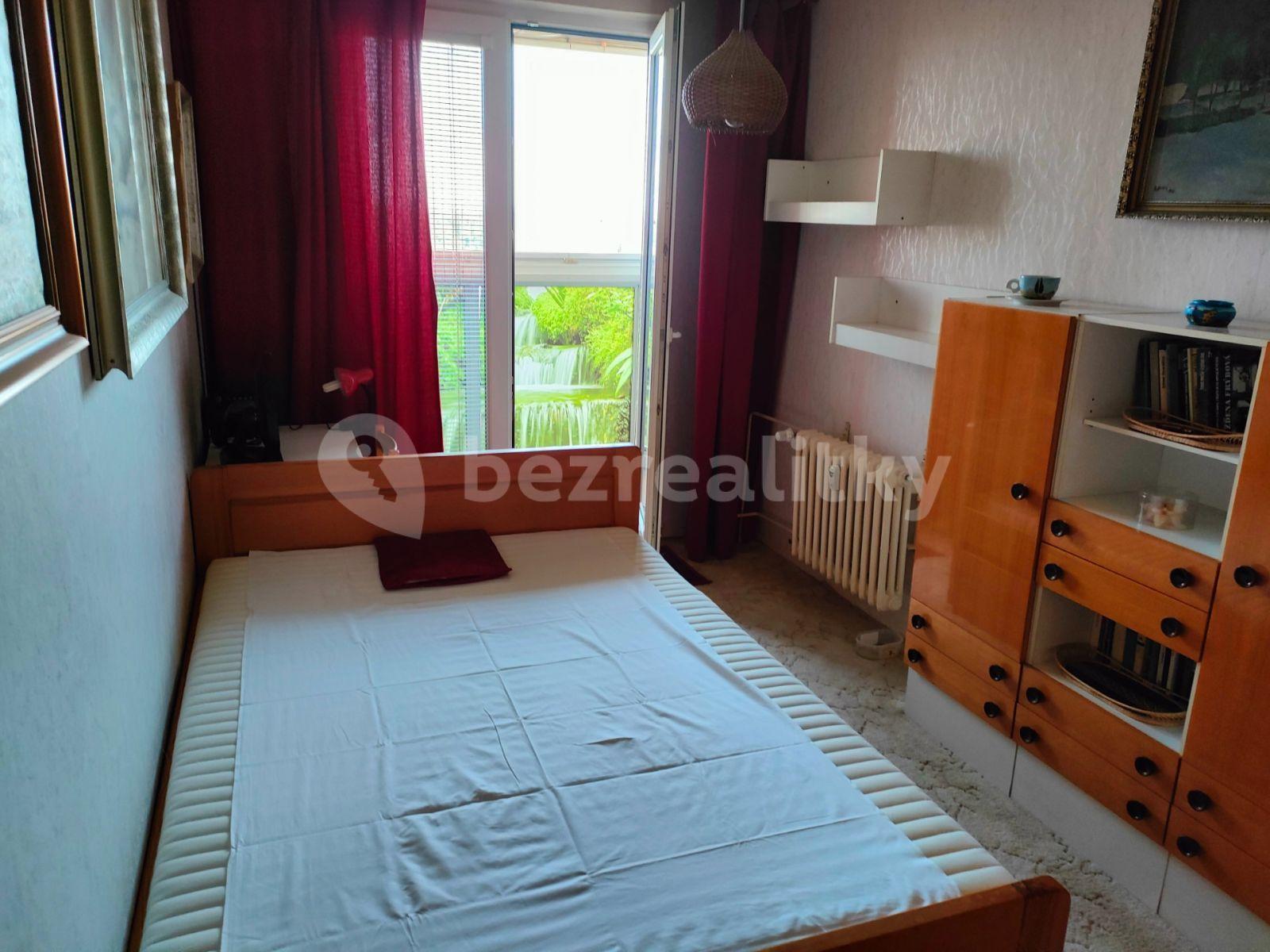 1 bedroom with open-plan kitchen flat to rent, 44 m², Majerského, Prague, Prague