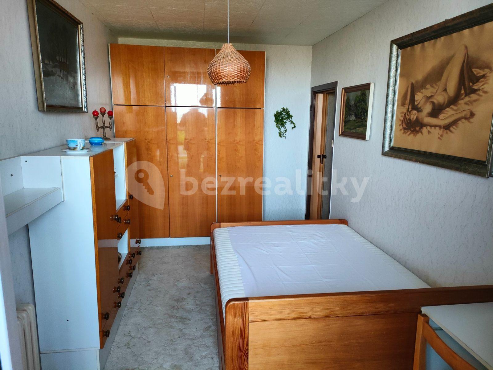 1 bedroom with open-plan kitchen flat to rent, 44 m², Majerského, Prague, Prague