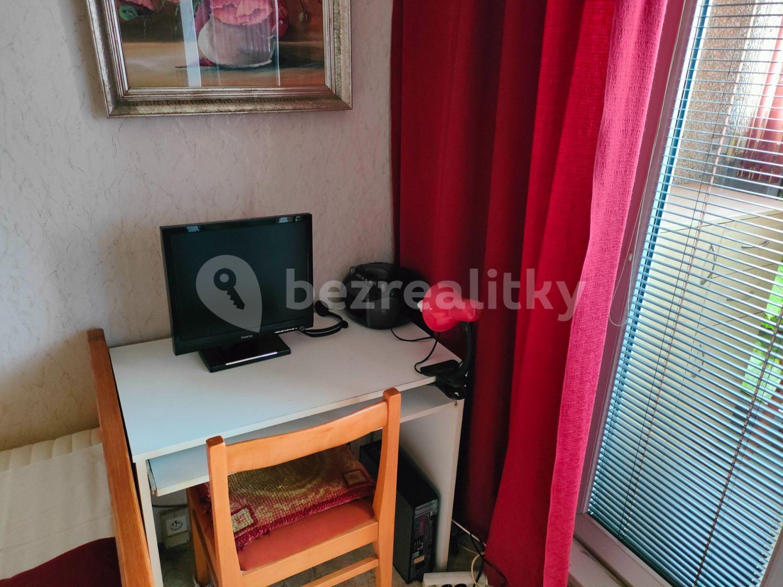 1 bedroom with open-plan kitchen flat to rent, 44 m², Majerského, Prague, Prague