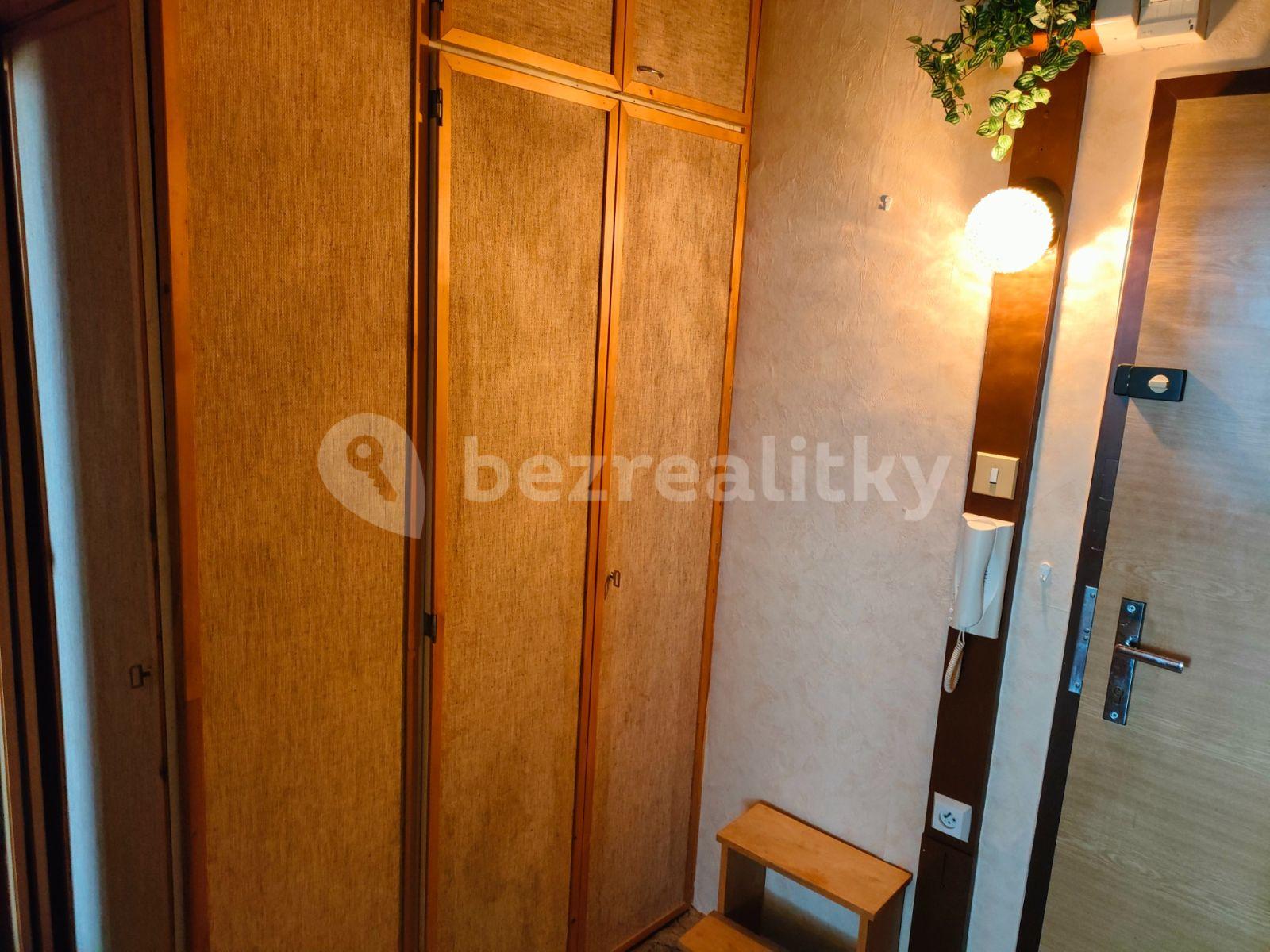 1 bedroom with open-plan kitchen flat to rent, 44 m², Majerského, Prague, Prague