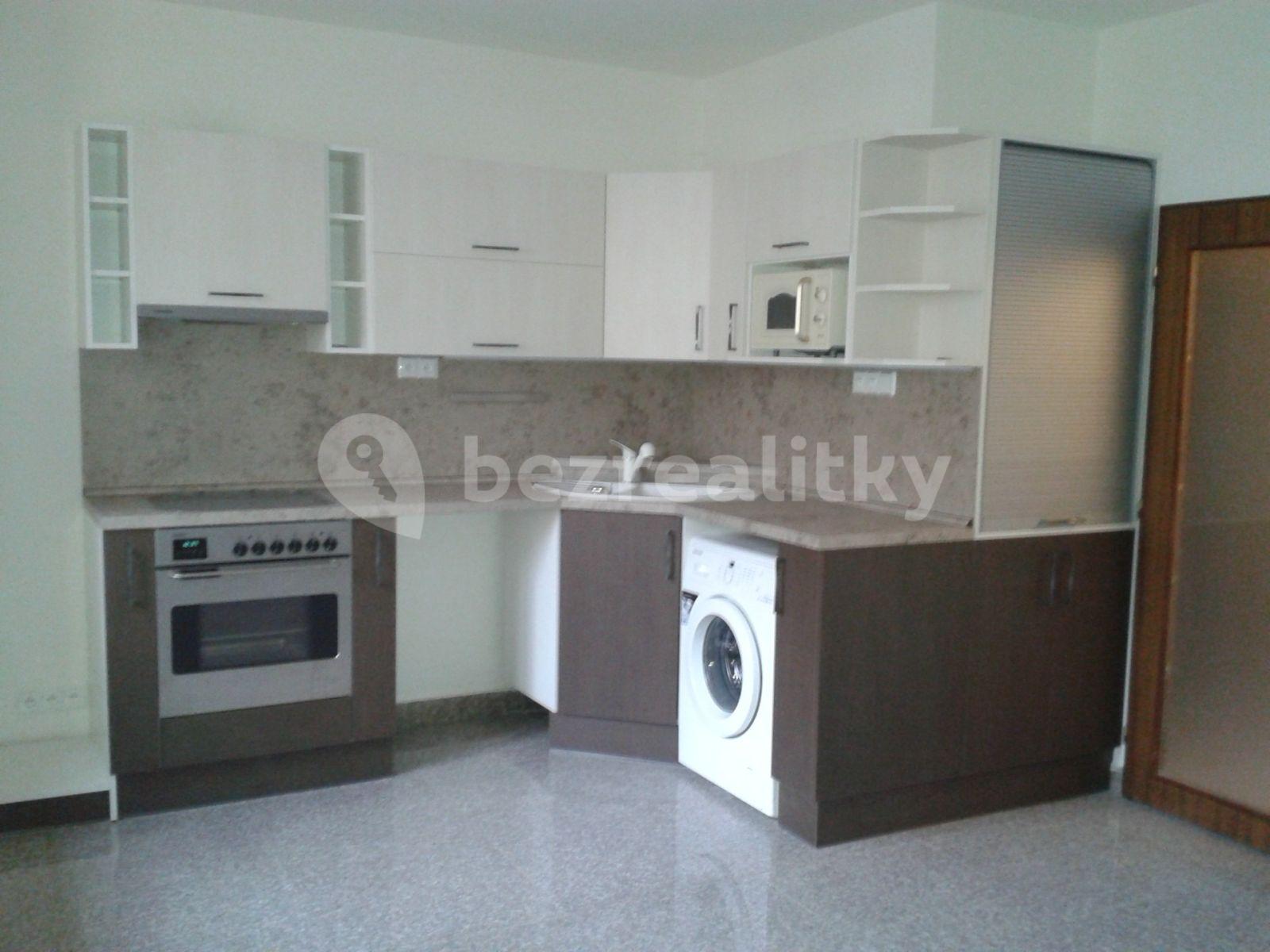 2 bedroom with open-plan kitchen flat to rent, 74 m², Holárkovy sady, Louny, Ústecký Region