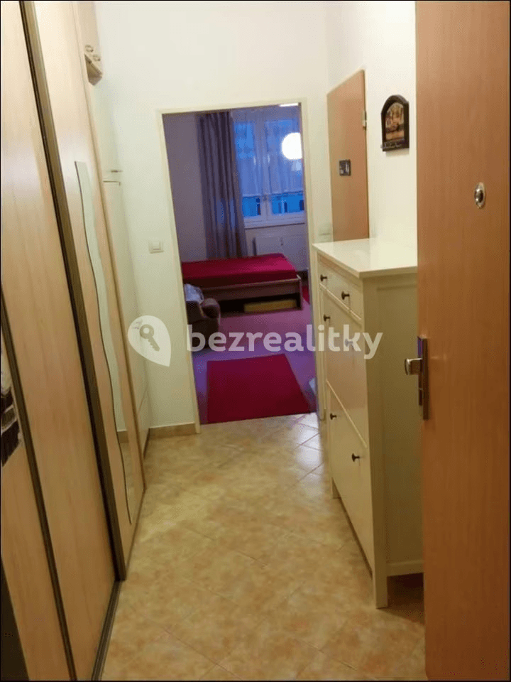 Studio flat for sale, 31 m², Podkovářská, Prague, Prague