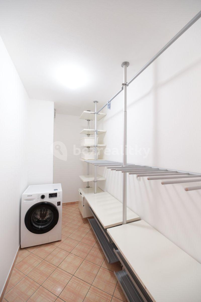 1 bedroom with open-plan kitchen flat for sale, 83 m², Na Maninách, Prague, Prague