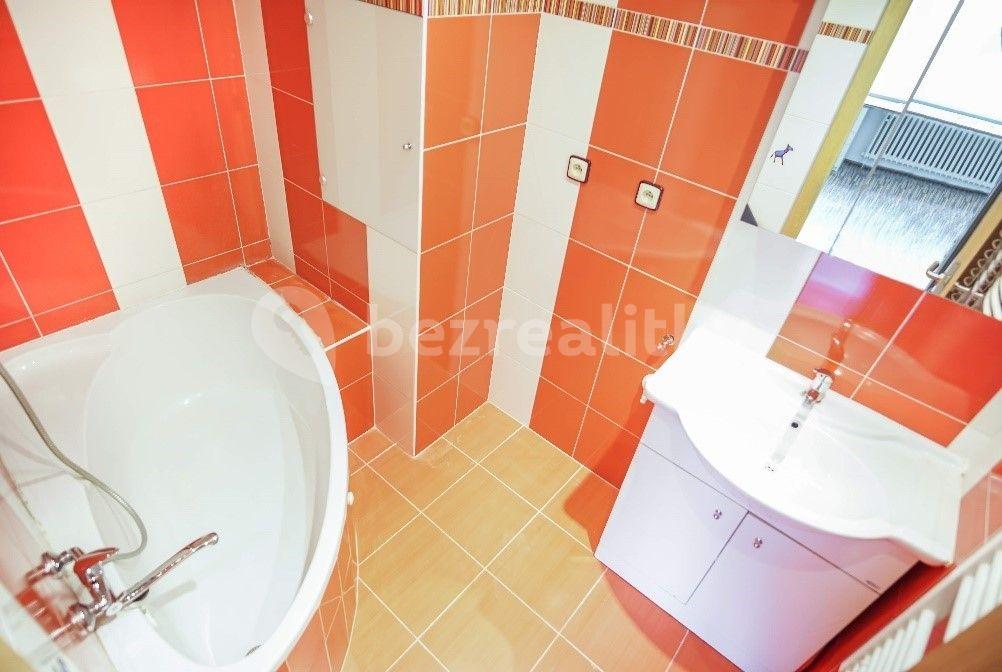 3 bedroom flat to rent, 70 m², Molákova, Prague, Prague