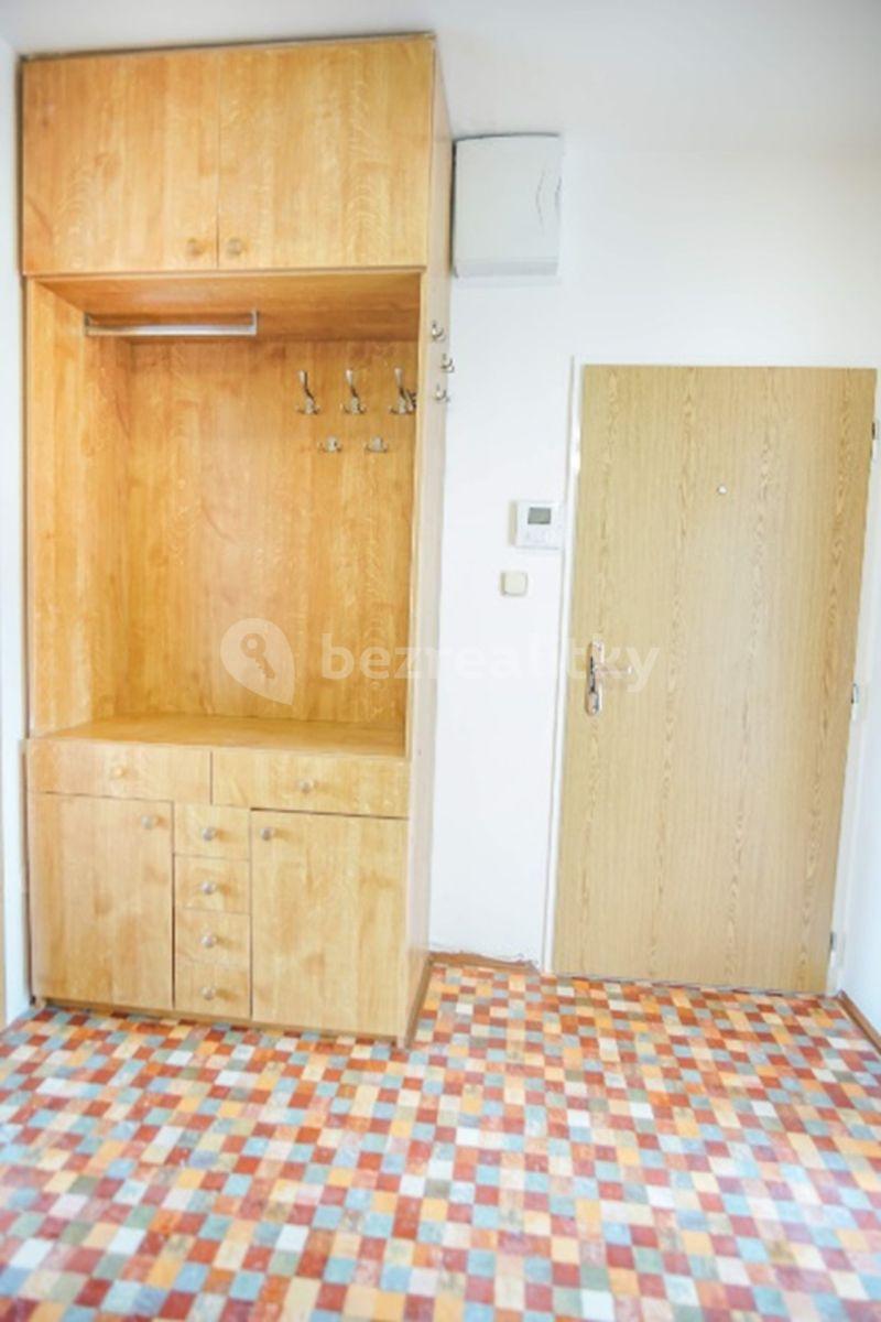 3 bedroom flat to rent, 70 m², Molákova, Prague, Prague