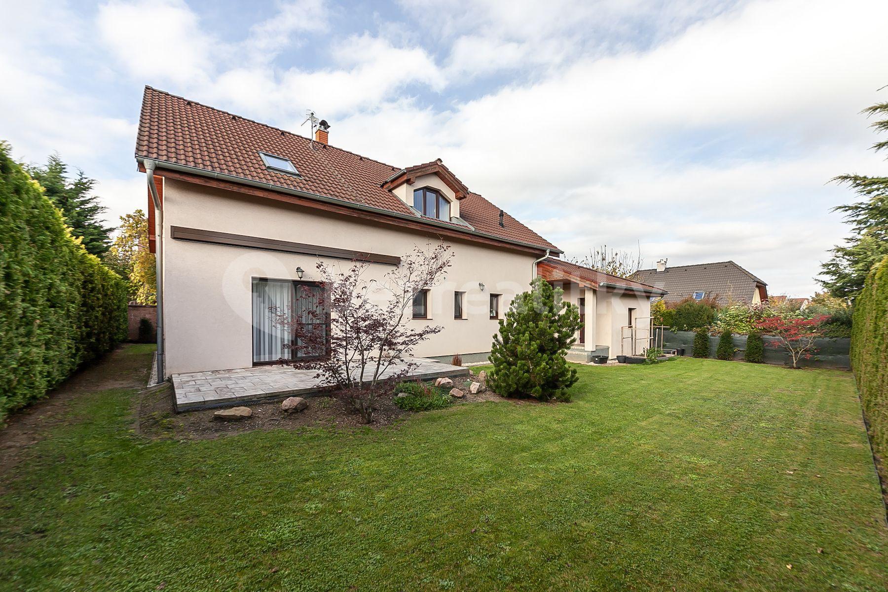 house for sale, 207 m², K Sádku, Šestajovice, Středočeský Region