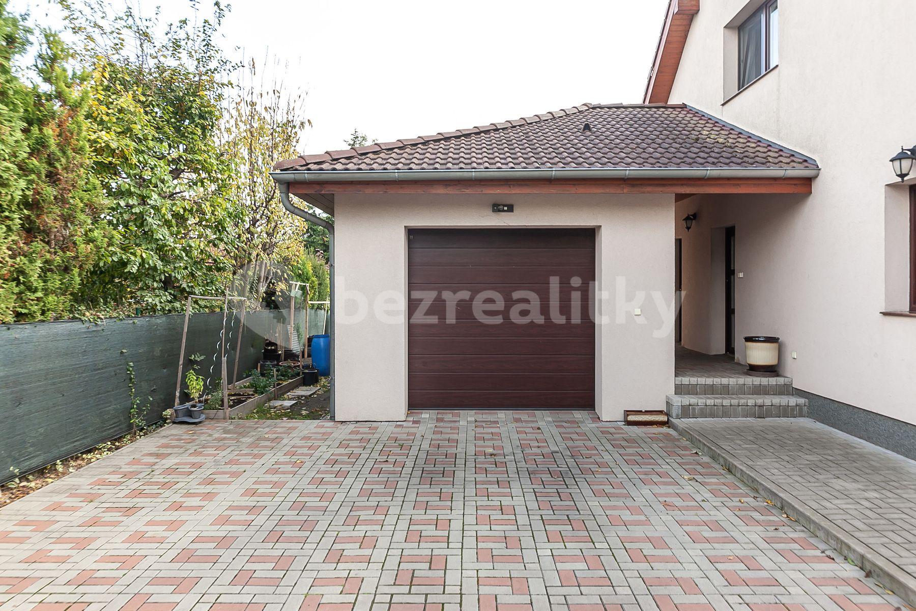 house for sale, 207 m², K Sádku, Šestajovice, Středočeský Region