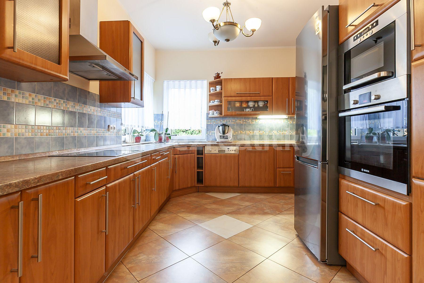 house for sale, 207 m², K Sádku, Šestajovice, Středočeský Region