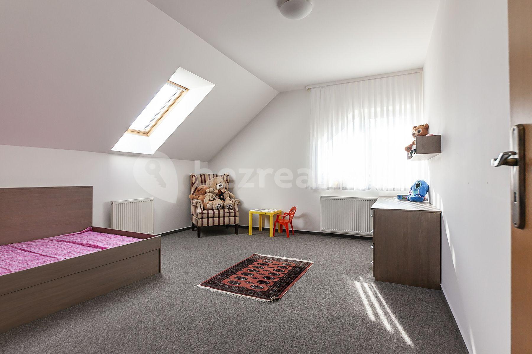 house for sale, 207 m², K Sádku, Šestajovice, Středočeský Region