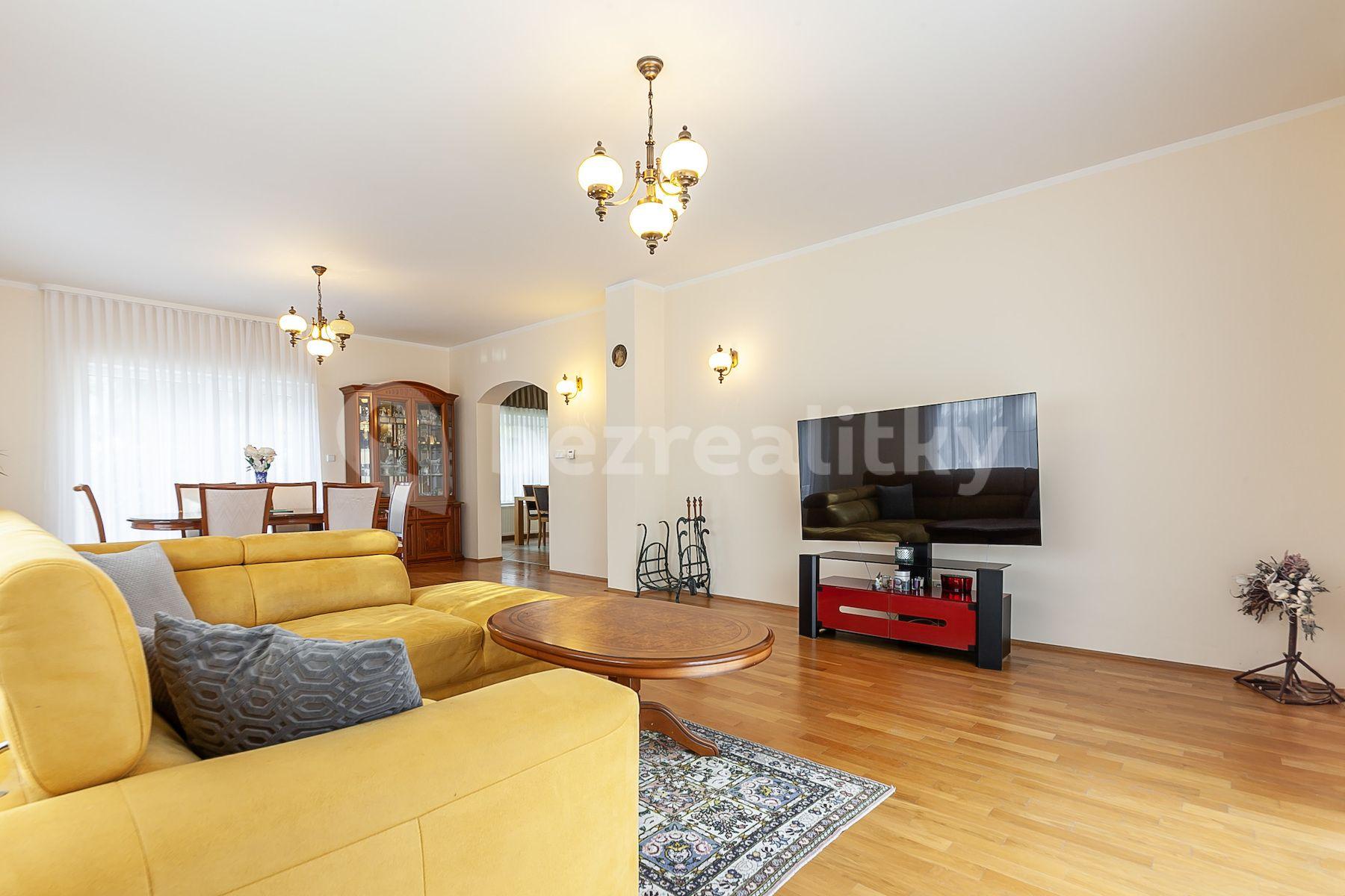 house for sale, 207 m², K Sádku, Šestajovice, Středočeský Region