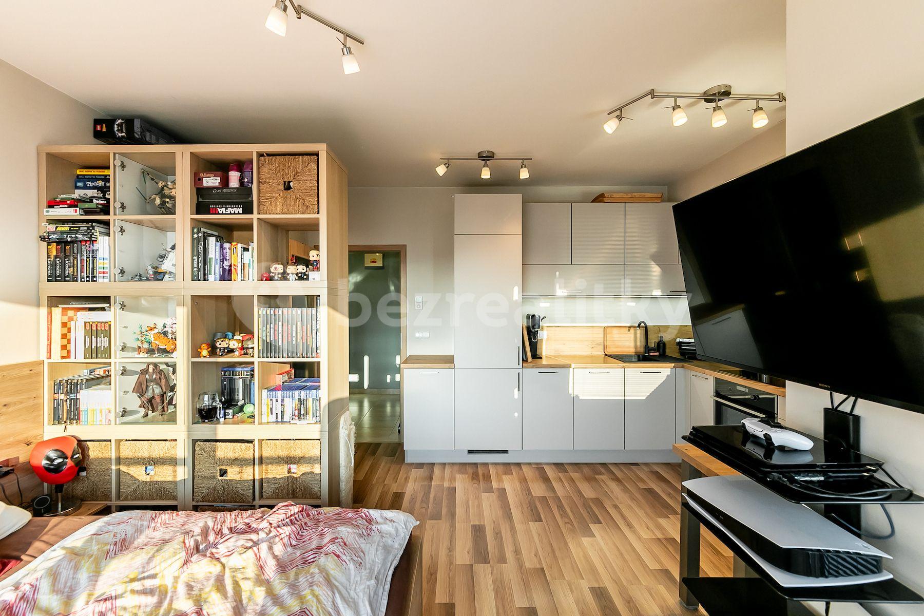 Studio flat for sale, 34 m², Oty Bubeníčka, Prague, Prague