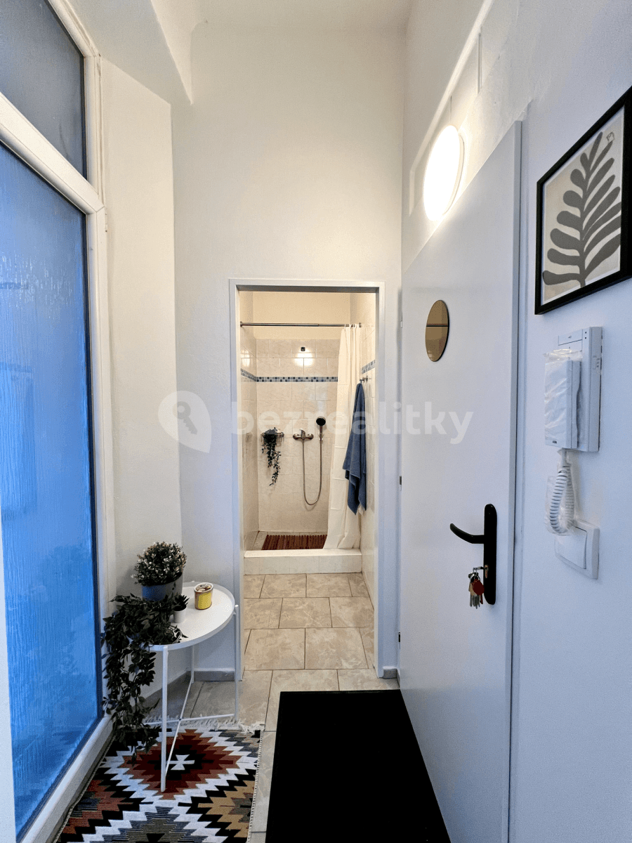 Studio flat for sale, 21 m², Körnerova, Brno, Jihomoravský Region