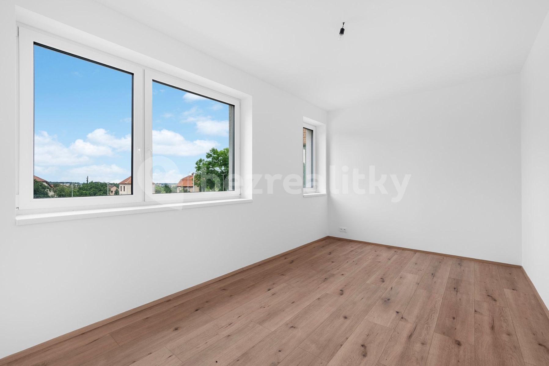 2 bedroom with open-plan kitchen flat for sale, 77 m², Viktora Olivy, Nové Strašecí, Středočeský Region