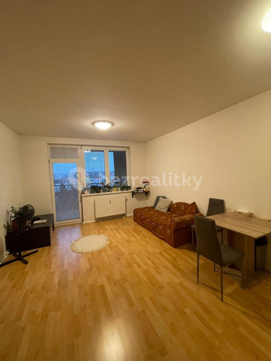 Studio flat to rent, 39 m², Podkovářská, Prague, Prague