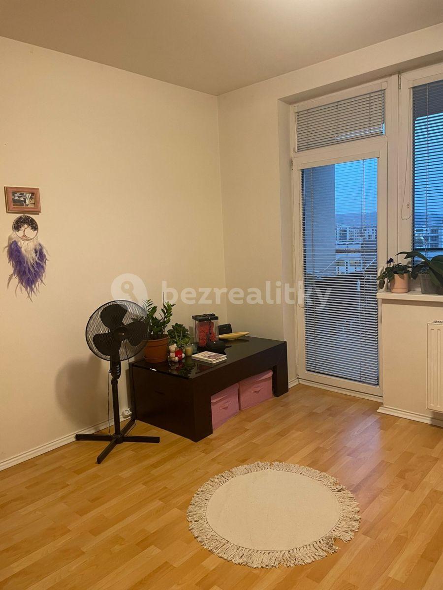 Studio flat to rent, 39 m², Podkovářská, Prague, Prague