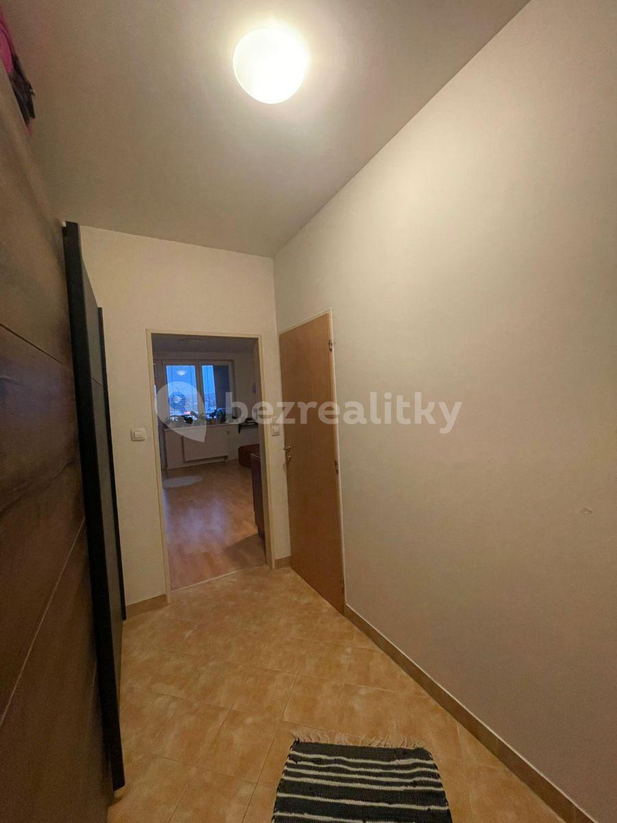 Studio flat to rent, 39 m², Podkovářská, Prague, Prague