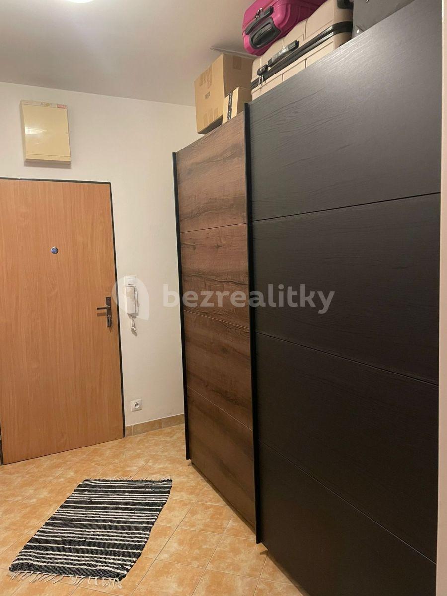 Studio flat to rent, 39 m², Podkovářská, Prague, Prague