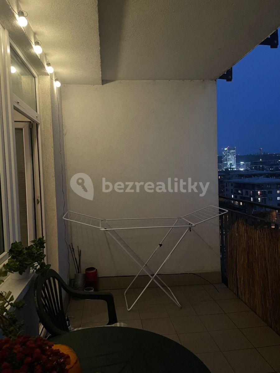 Studio flat to rent, 39 m², Podkovářská, Prague, Prague