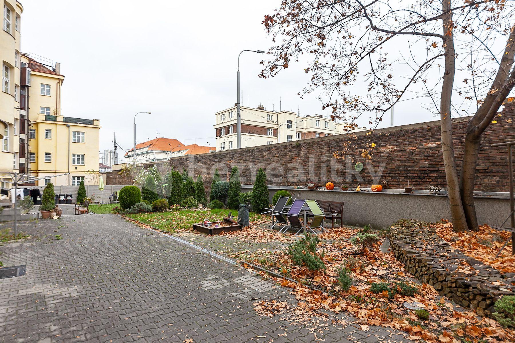 1 bedroom with open-plan kitchen flat for sale, 54 m², 5. května, Prague, Prague