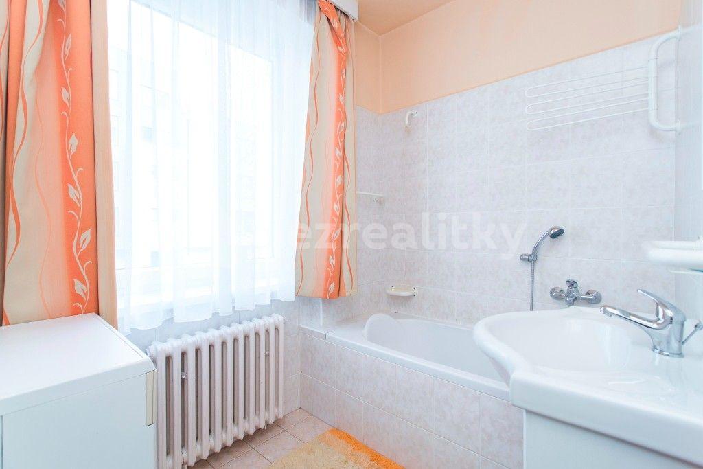 3 bedroom flat to rent, 90 m², Česká, Prague, Prague