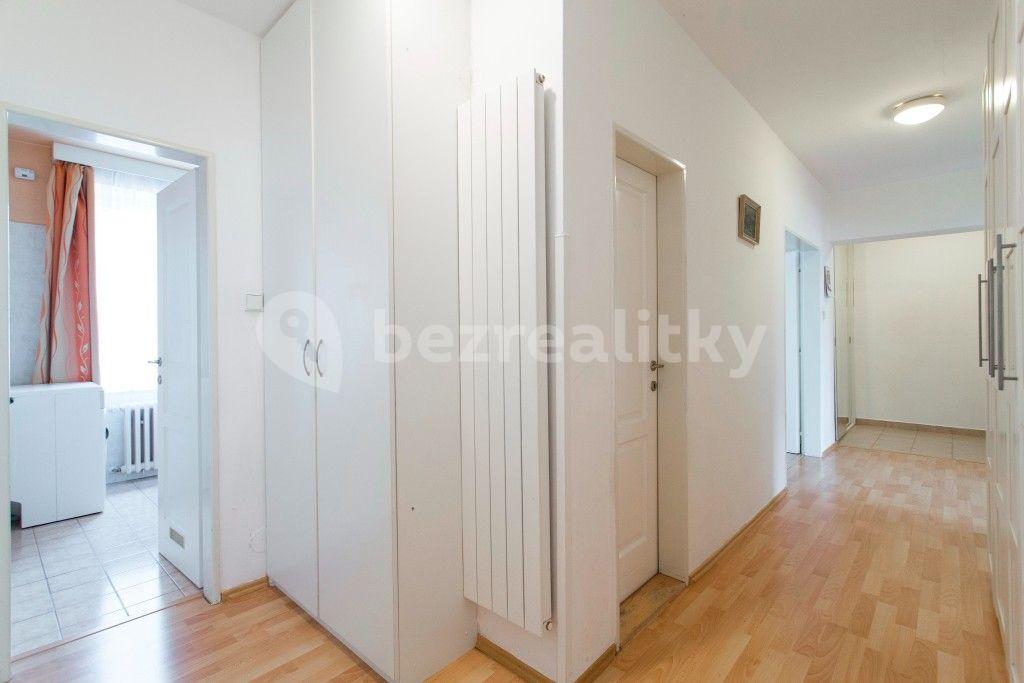 3 bedroom flat to rent, 90 m², Česká, Prague, Prague