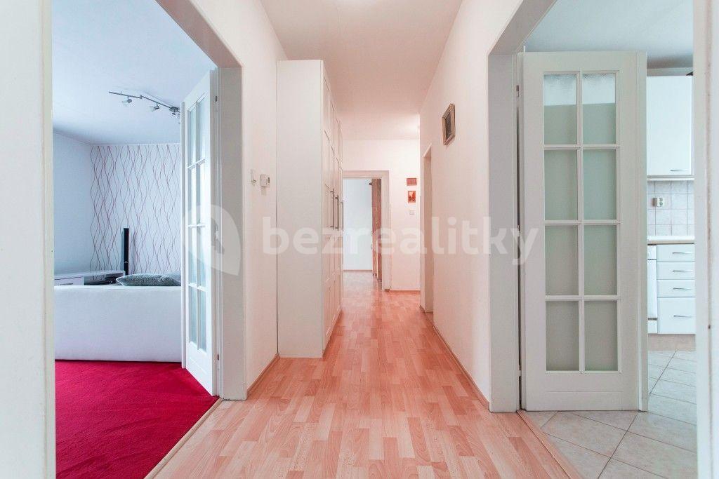 3 bedroom flat to rent, 90 m², Česká, Prague, Prague