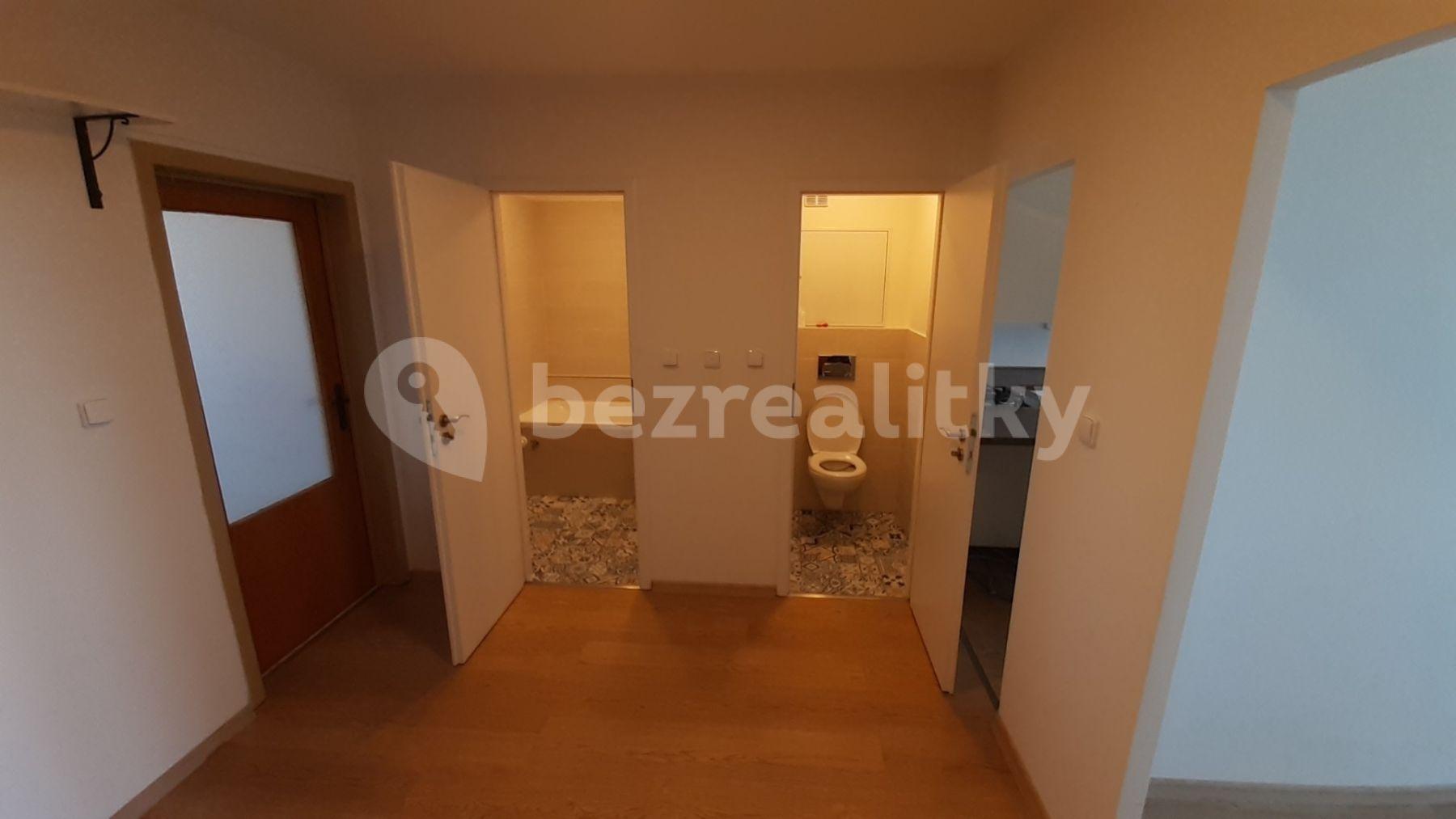 2 bedroom with open-plan kitchen flat to rent, 87 m², Na Jarově, Prague, Prague