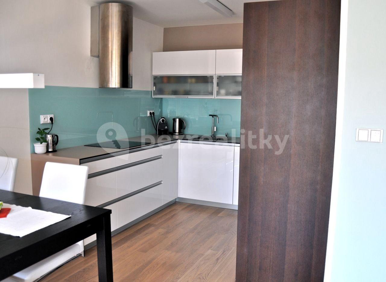 2 bedroom with open-plan kitchen flat to rent, 105 m², Žižkova, Brno, Jihomoravský Region