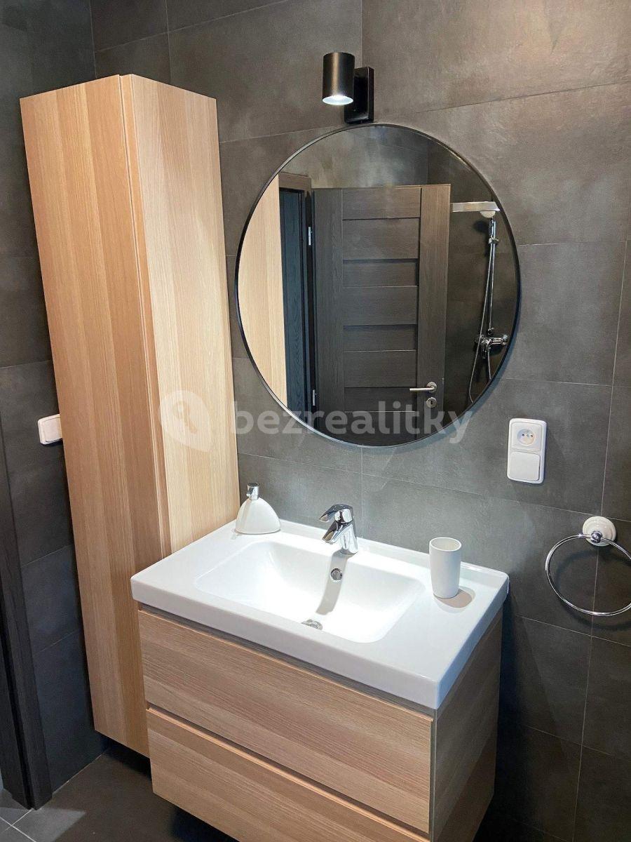 Studio flat to rent, 35 m², U Nikolajky, Prague, Prague