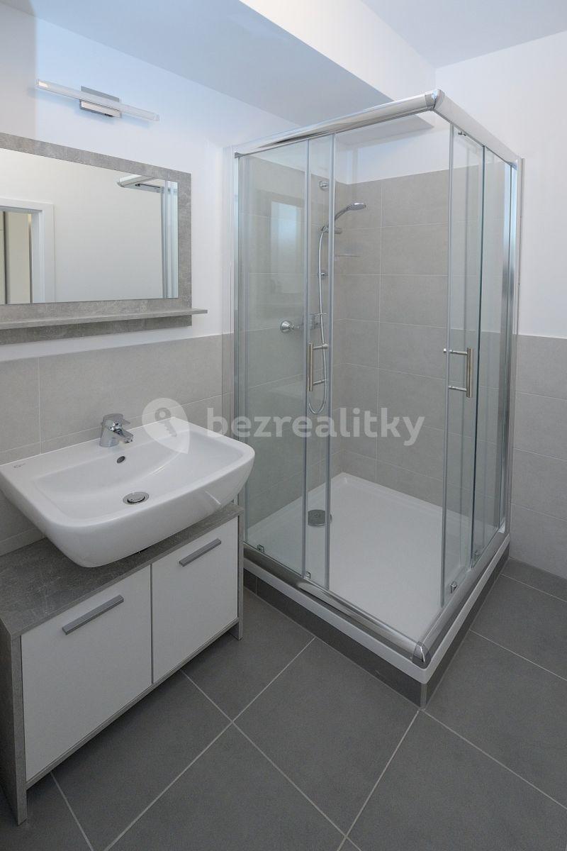 Small studio flat to rent, 30 m², Zuzany Chalupovej, Petržalka, Bratislavský Region