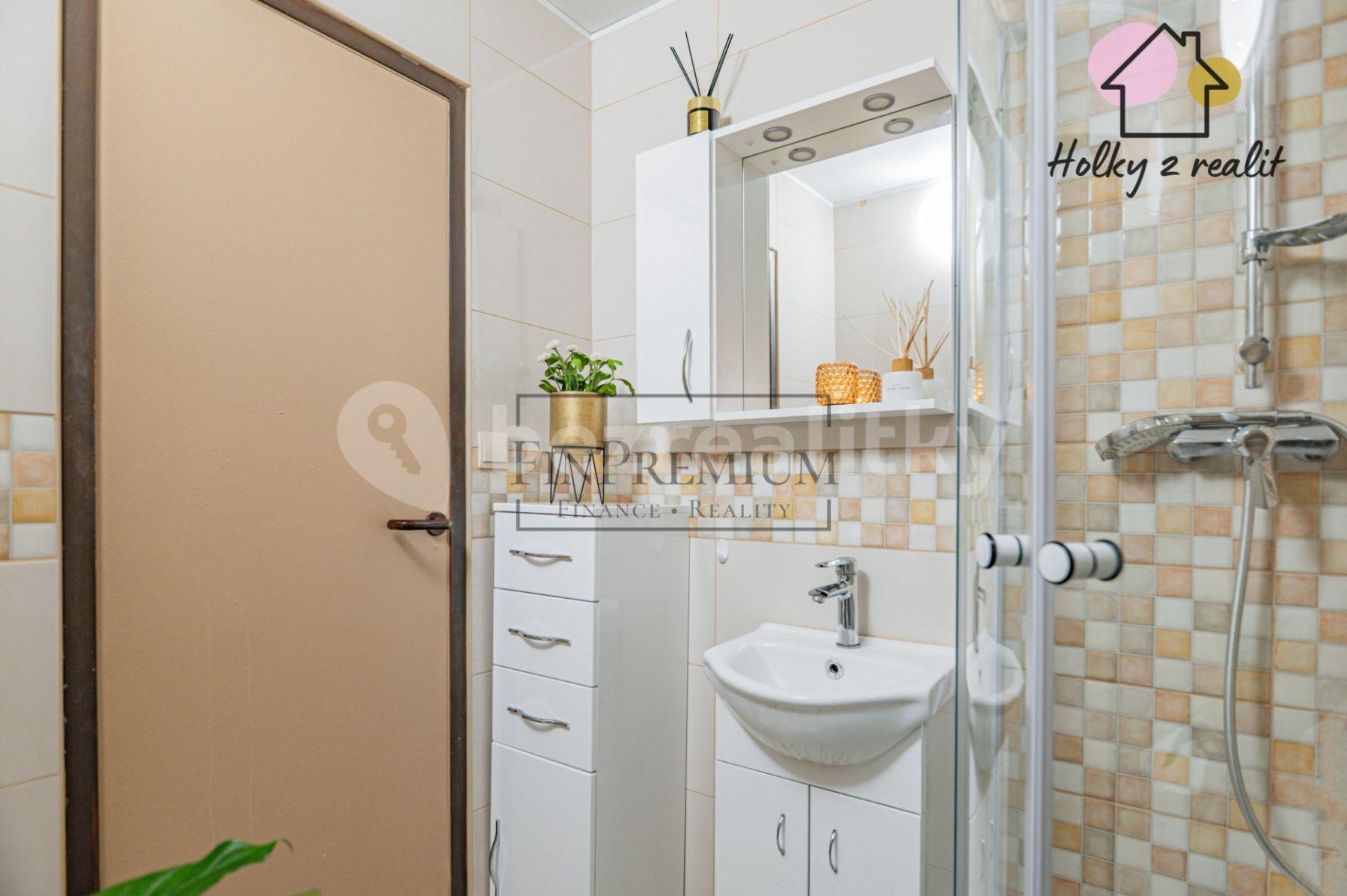 3 bedroom flat to rent, 72 m², Kettnerova, Prague, Prague