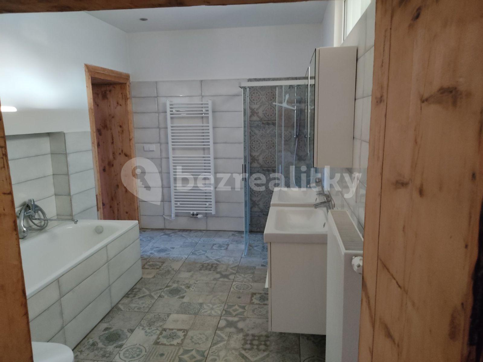 1 bedroom with open-plan kitchen flat to rent, 80 m², Komenského, Častolovice, Královéhradecký Region